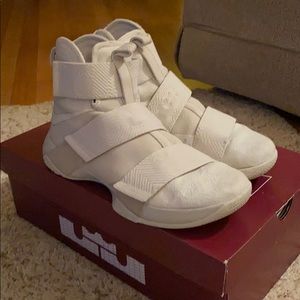 Nike Lebron Soldier 10